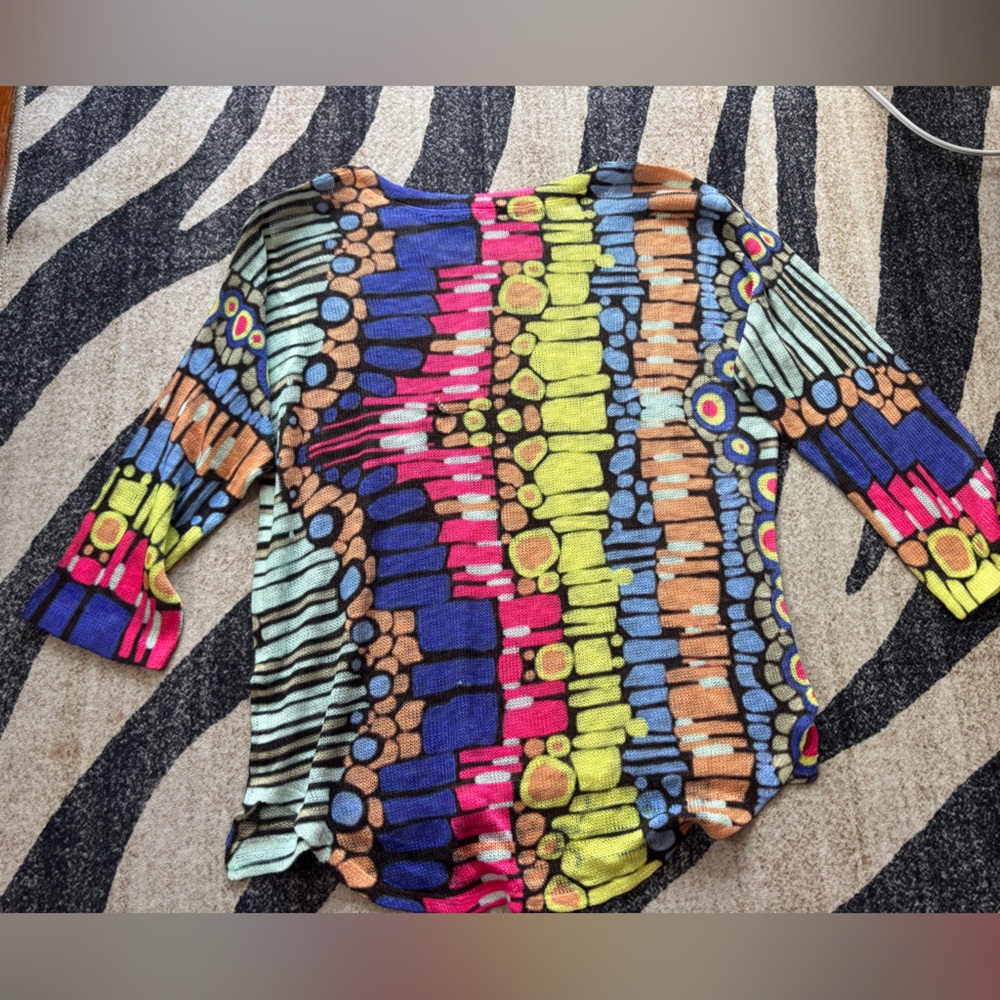Colorful Abstract Patterned Top - Picture 3 of 3